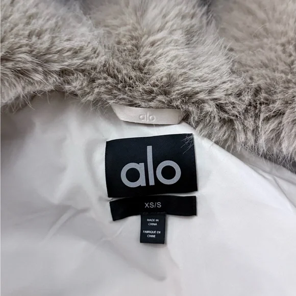Alo Yoga Opulent Faux Fur Statement Jacket in Oat worn once - Picture 7 of 12